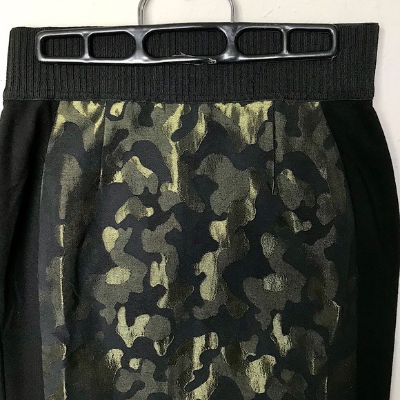 NWT! Philosophy Black & Green Camouflage Print Shimmer Stretch Pencil Skirt, 4 - Picture 7 of 11